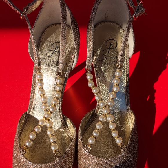 Adrianna Papell gold colored heels - Picture 3 of 8